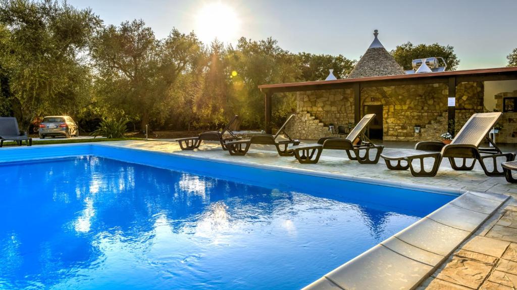 Bazén v ubytování Trullo degli Augelli nebo v jeho okolí
