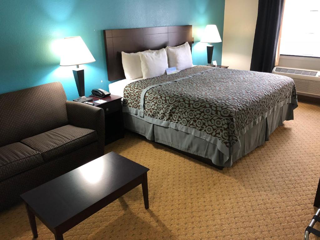 Days Inn & Suites by Wyndham Conroe North - King Room - No Fumadores