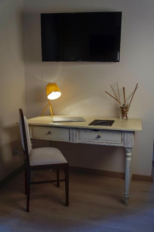 Televízia a/alebo spoločenská miestnosť v ubytovaní Xenía B&B