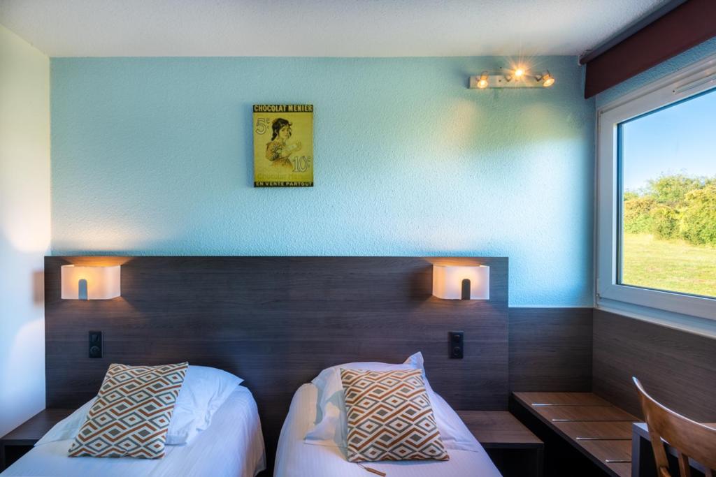 Postel nebo postele na pokoji v ubytování Les Orchidées , Hôtel & Restaurant