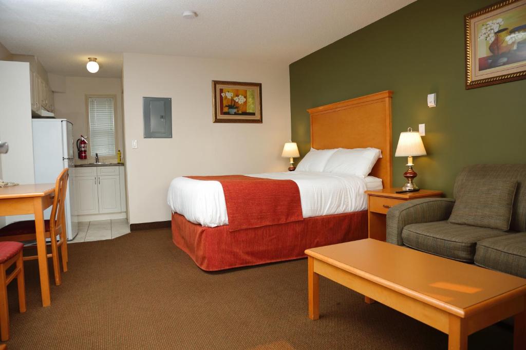 Postel nebo postele na pokoji v ubytování Chateau Motel