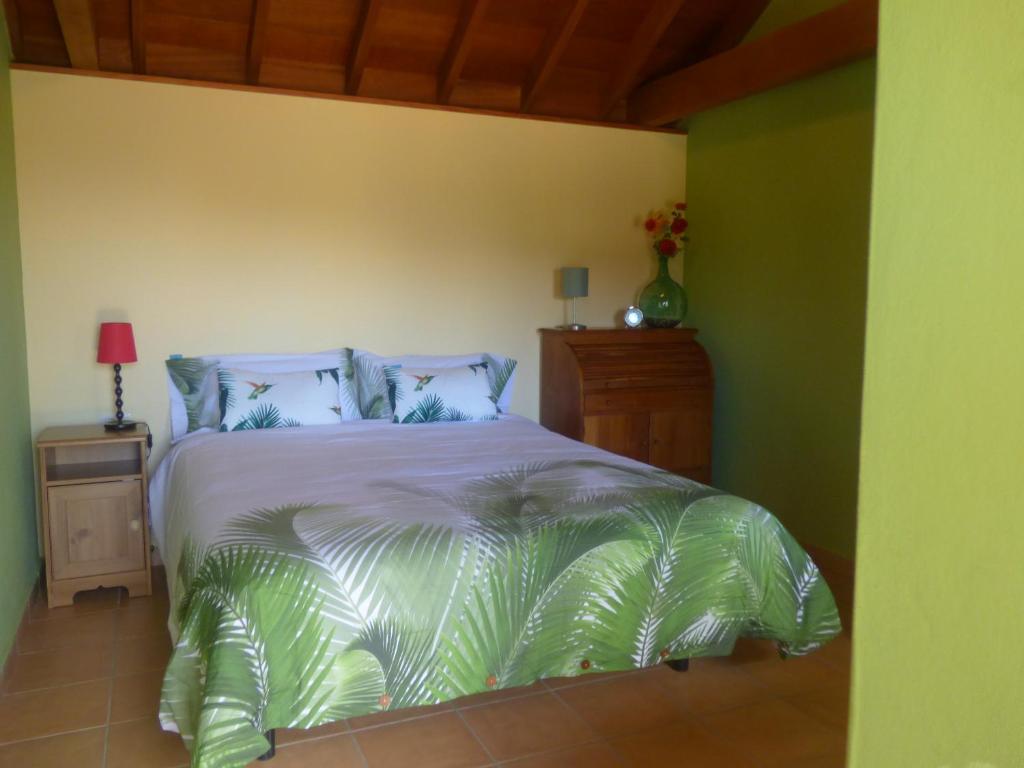 Postel nebo postele na pokoji v ubytování El Pirguan Holiday House, your oasis in La Gomera