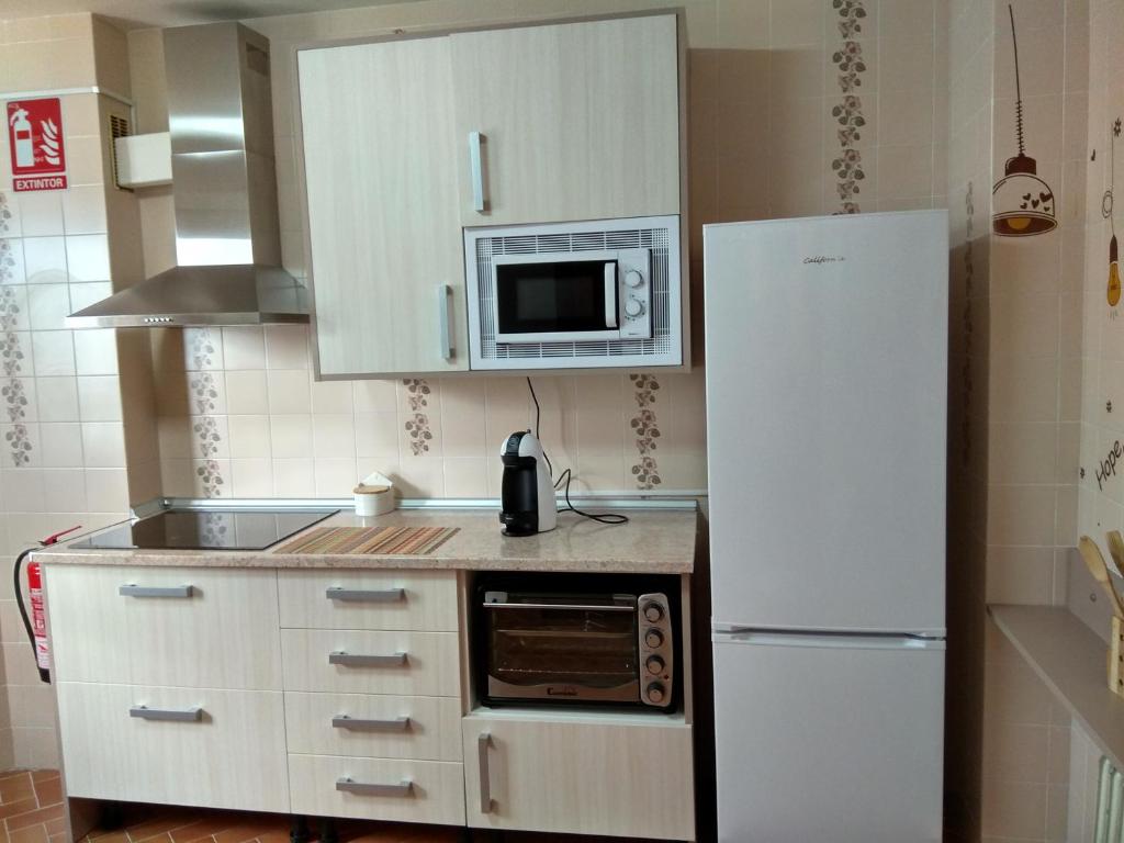 A kitchen or kitchenette at Apartamento Isabel