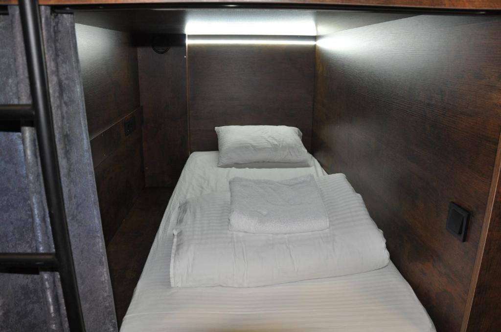 Postel nebo postele na pokoji v ubytování FULL HOUSE capsule hostel