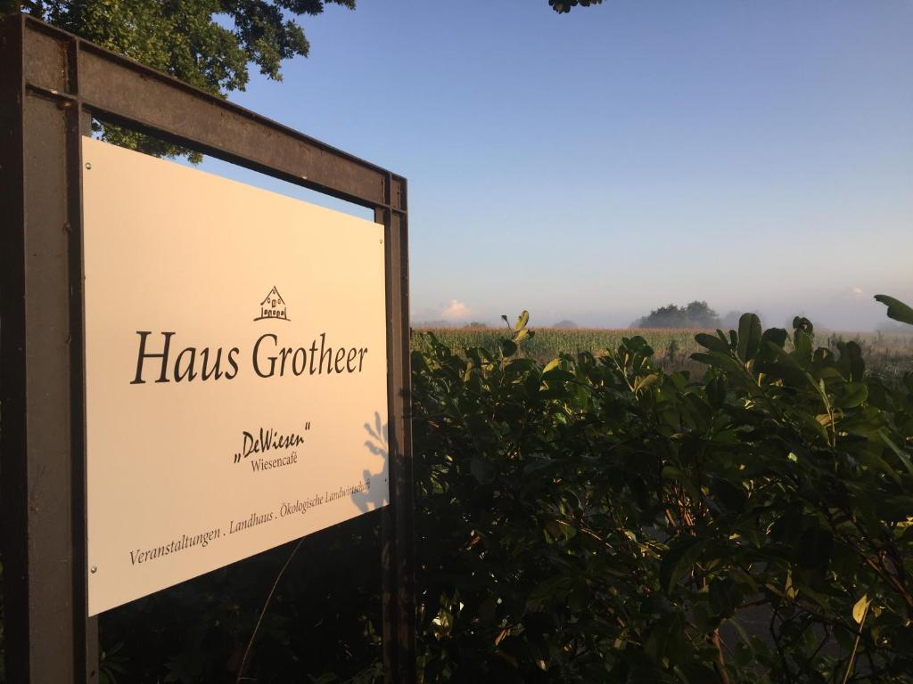 a sign for a hawkes gourmet with a field in the background at Haus Grotheer in Beverstedt