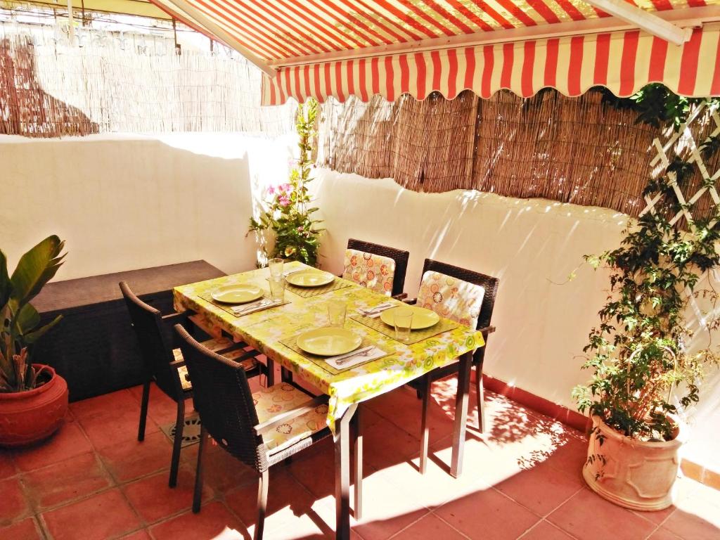 Reštaurácia alebo iné gastronomické zariadenie v ubytovaní Casa Dos Angeles