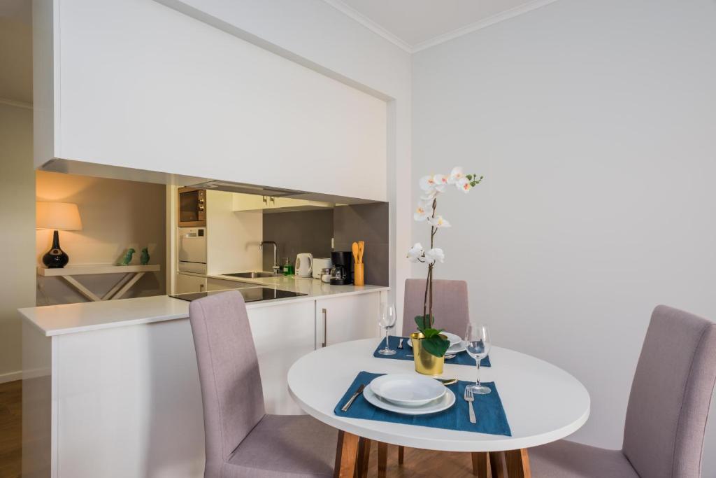 Kuchyň nebo kuchyňský kout v ubytování 137 LuxResidence