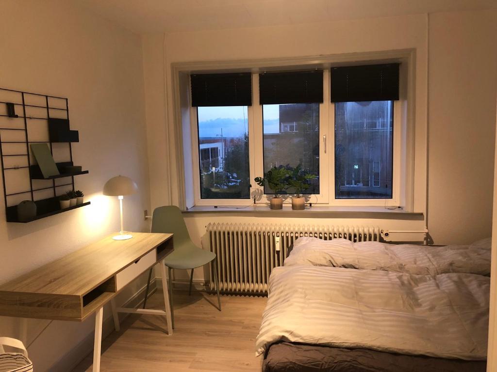 Postel nebo postele na pokoji v ubytování Hel lejlighed Thisted Midtby