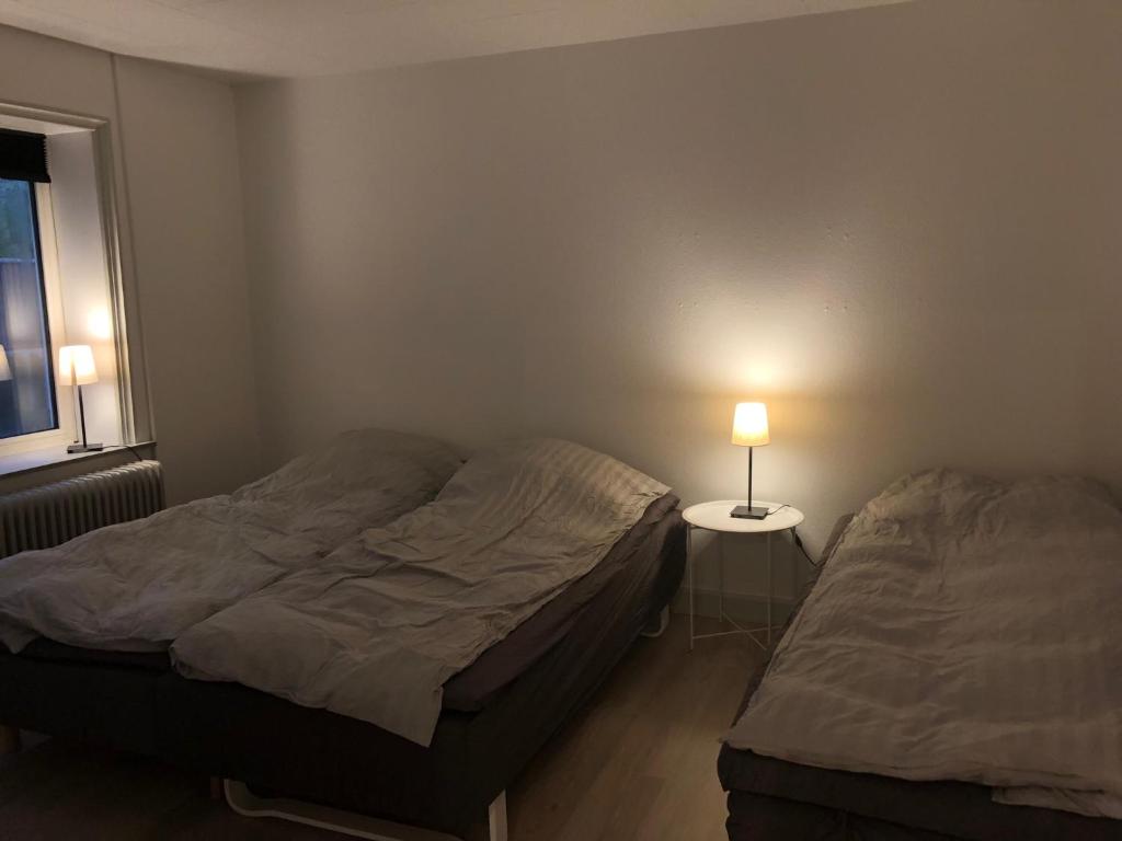Postel nebo postele na pokoji v ubytování Hel lejlighed Thisted Midtby