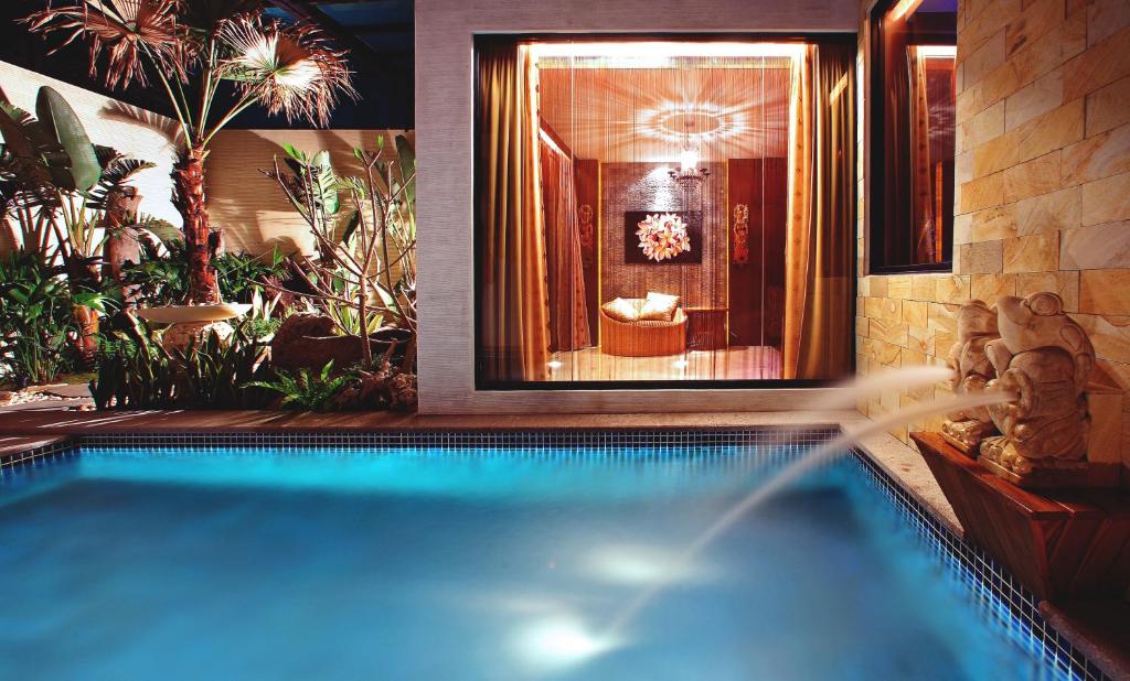 Bazén v ubytování Ouwei Motel nebo v jeho okolí