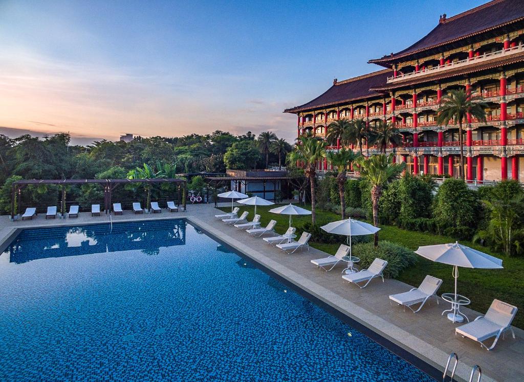Bazén v ubytování The Grand Hotel Kaohsiung nebo v jeho okolí