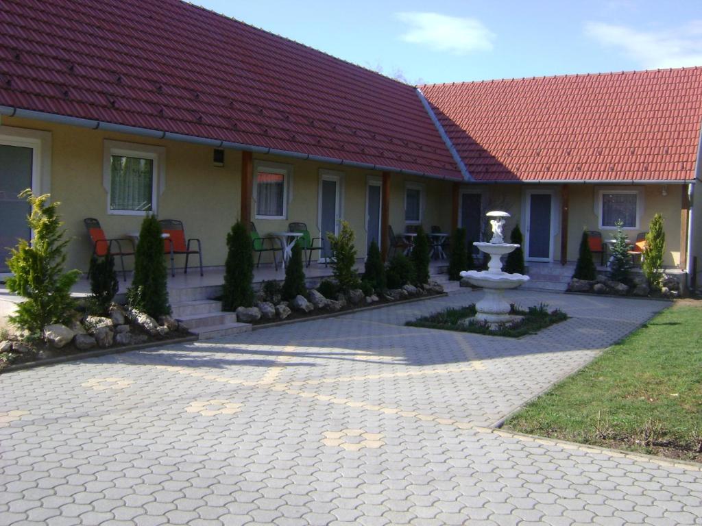 Vonkajšia záhrada v ubytovaní Tünde Apartman