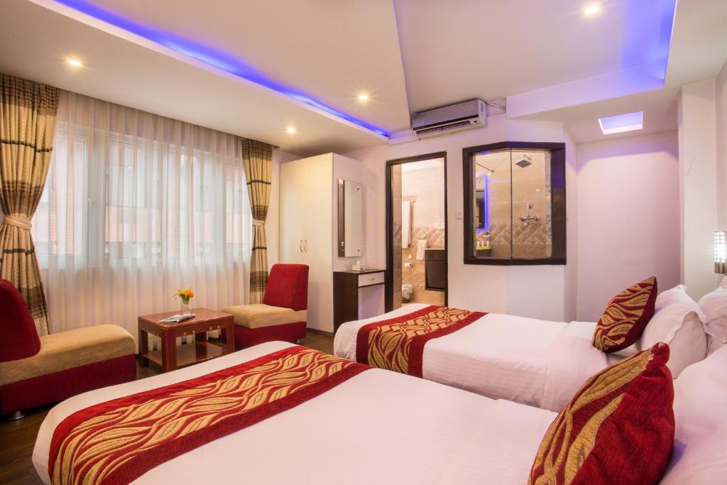 Postel nebo postele na pokoji v ubytování Avataar Kathmandu Hotel