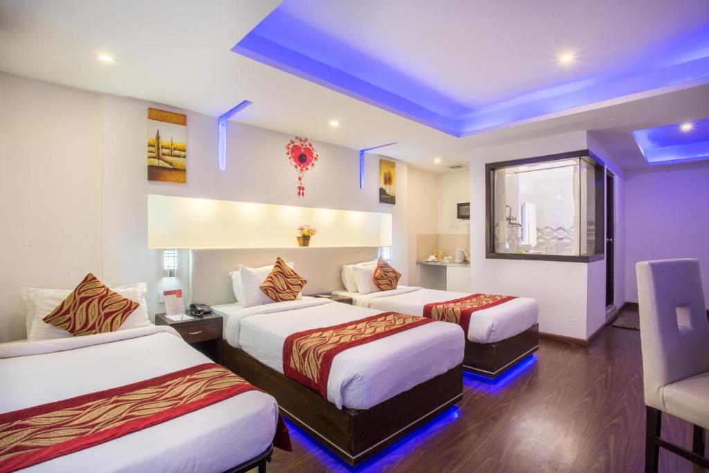 Postel nebo postele na pokoji v ubytování Avataar Kathmandu Hotel