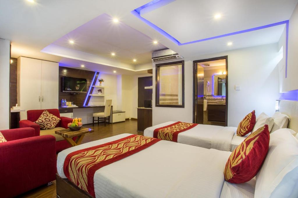 Postel nebo postele na pokoji v ubytování Avataar Kathmandu Hotel