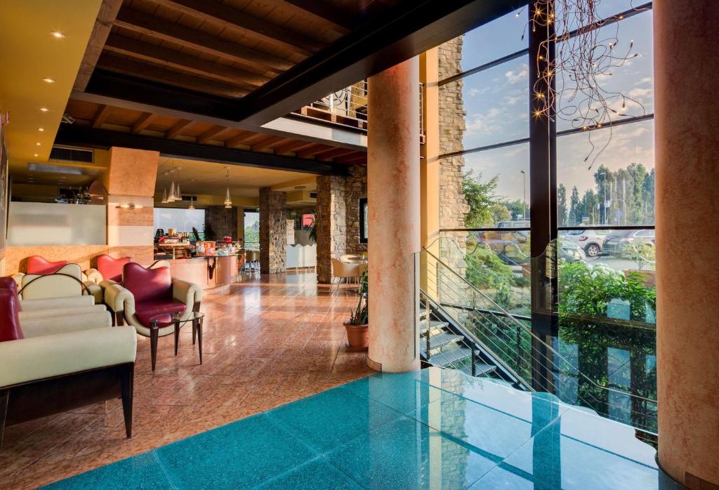 a lobby of a hotel with a glass floor at Art & Hotel Aeroporto in Stezzano