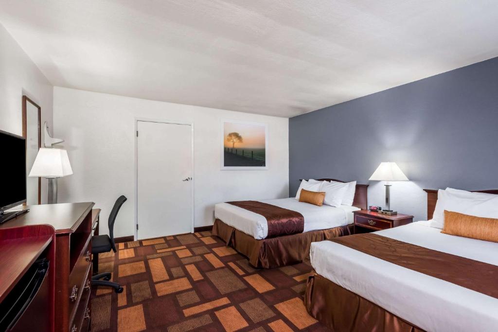 Days Inn & Suites by Wyndham Lodi photo
