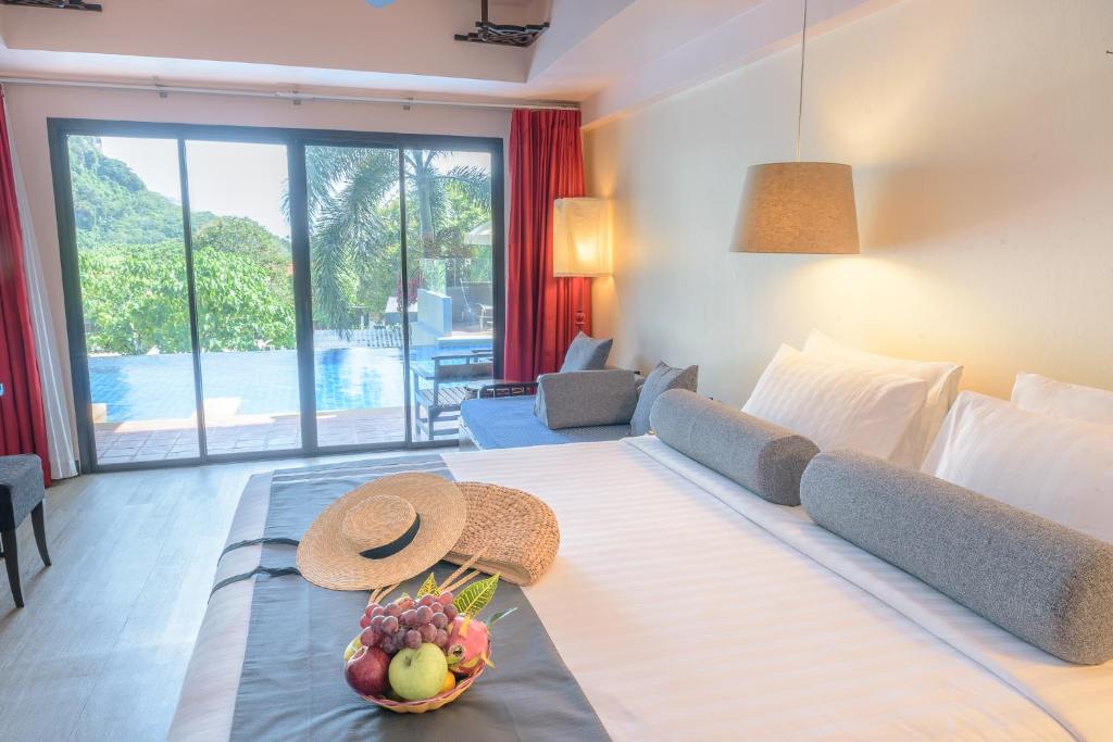 Postel nebo postele na pokoji v ubytování Krabi Chada Resort - SHA Plus