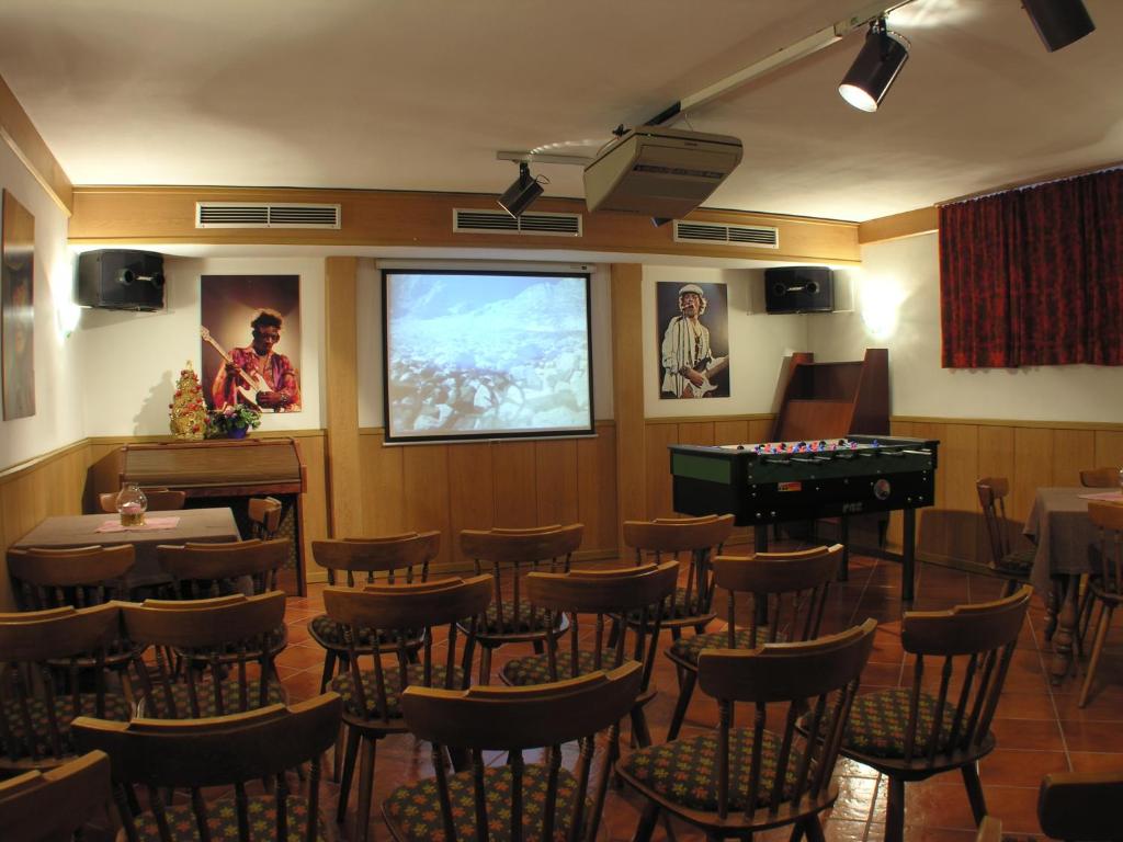 TV a/nebo společenská místnost v ubytování Hotel Villa Mozart