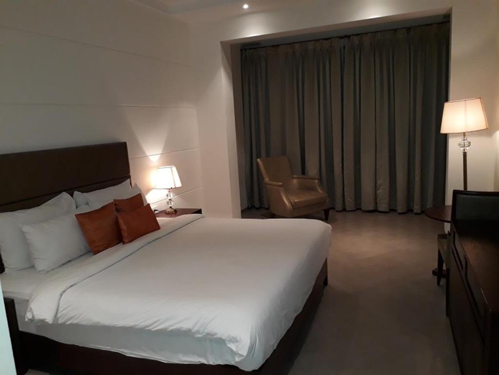 Postel nebo postele na pokoji v ubytování Lemon Tree Hotel Candolim