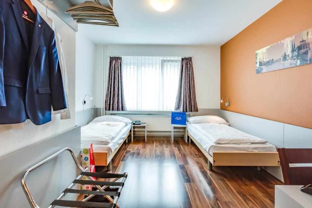 Postel nebo postele na pokoji v ubytování Alexander Guesthouse Zurich Old Town