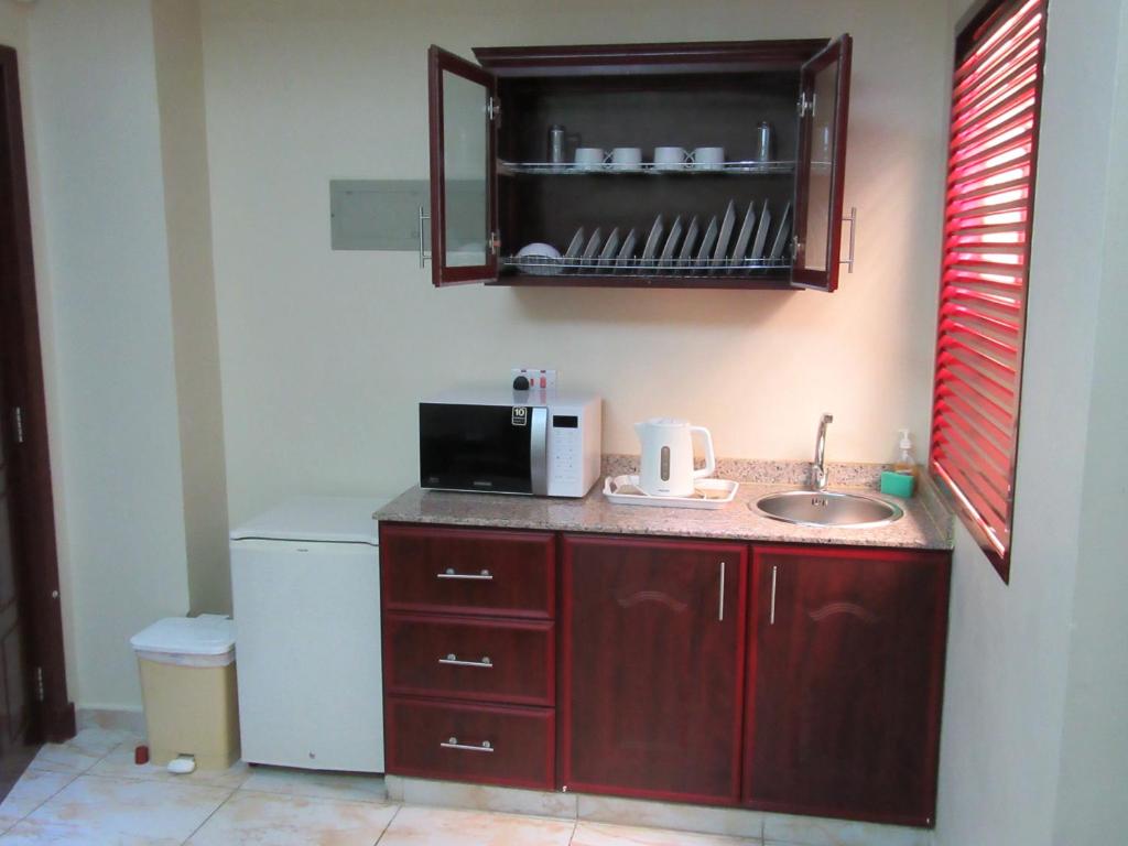 Kuchyň nebo kuchyňský kout v ubytování Al Ferdous Hotel Apartments