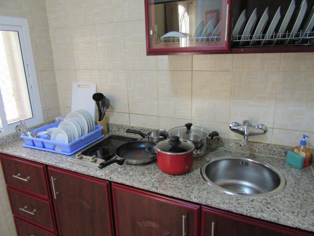Kuchyň nebo kuchyňský kout v ubytování Al Ferdous Hotel Apartments