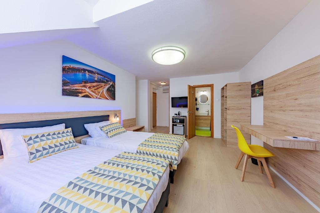 Posteľ alebo postele v izbe v ubytovaní Christina Residence