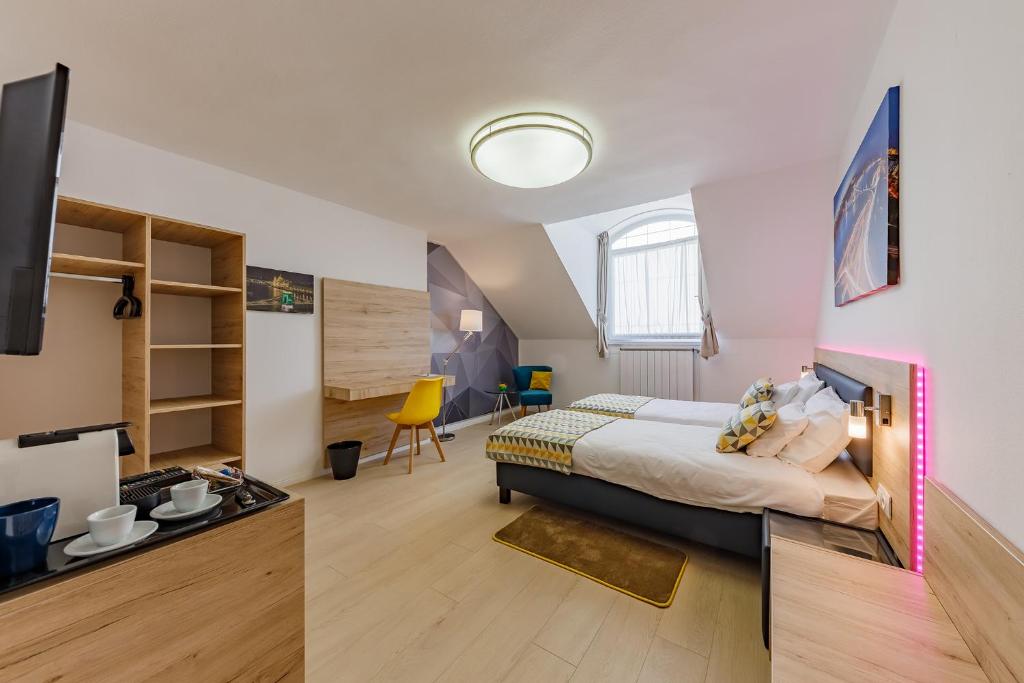 Posteľ alebo postele v izbe v ubytovaní Christina Residence