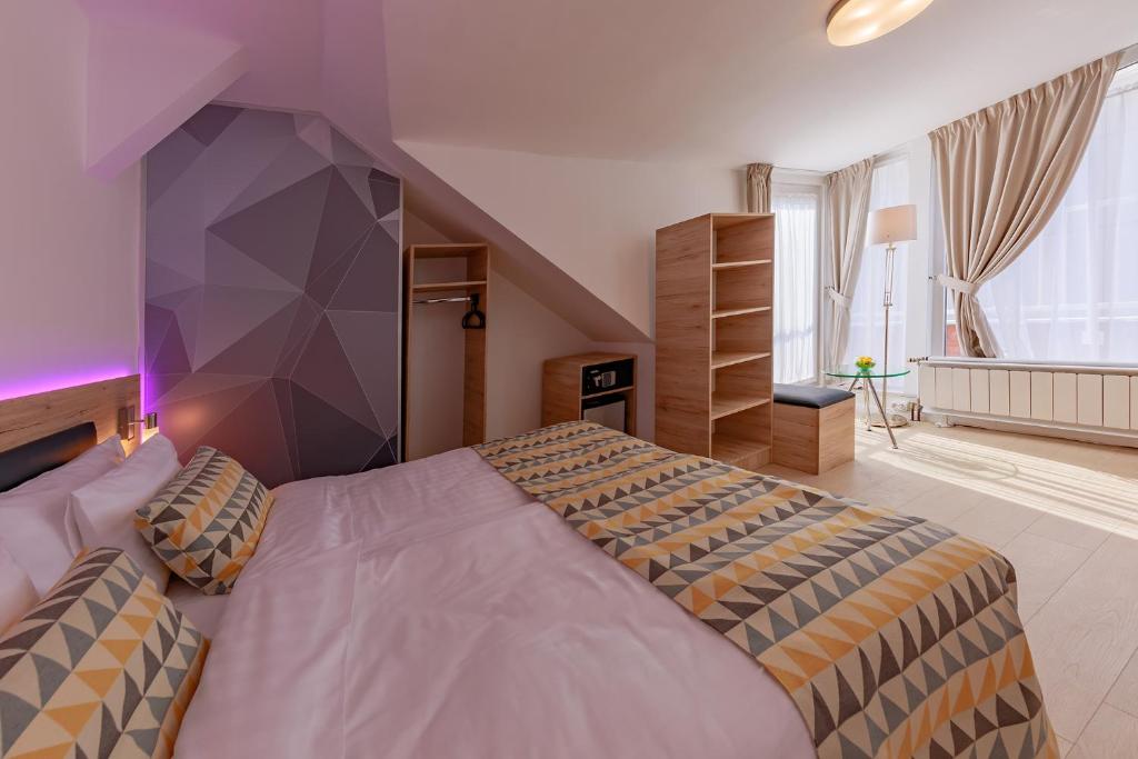 Posteľ alebo postele v izbe v ubytovaní Christina Residence
