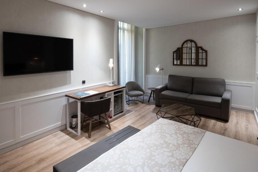 Catalonia Puerta del Sol - 8