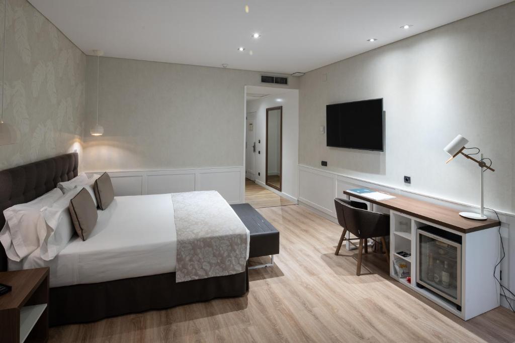 Catalonia Puerta del Sol - 9