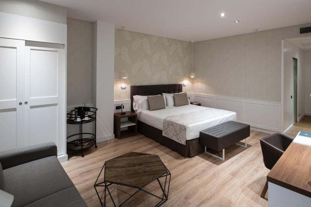 Catalonia Puerta del Sol - 7