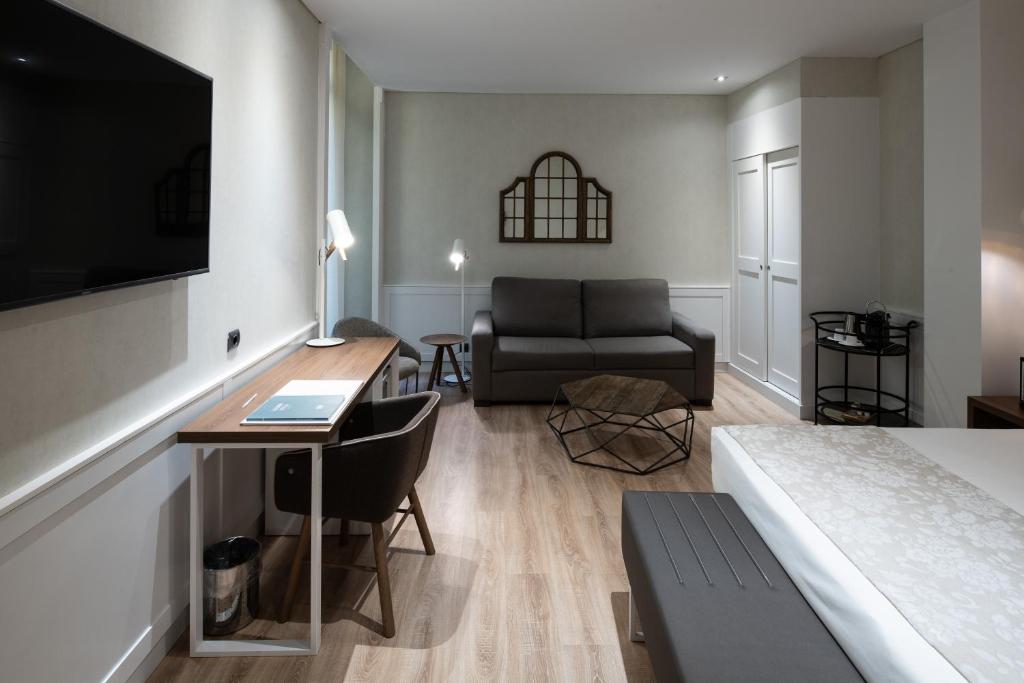 Catalonia Puerta del Sol - 6