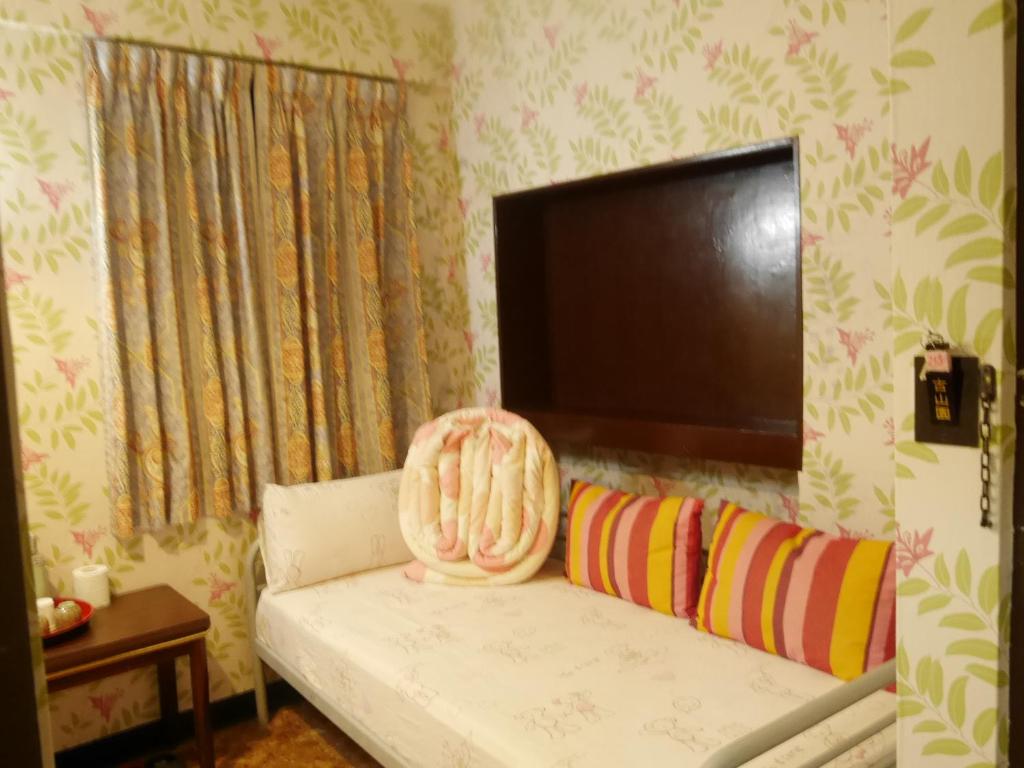 Postel nebo postele na pokoji v ubytování Ku Shan Yuan Hotel