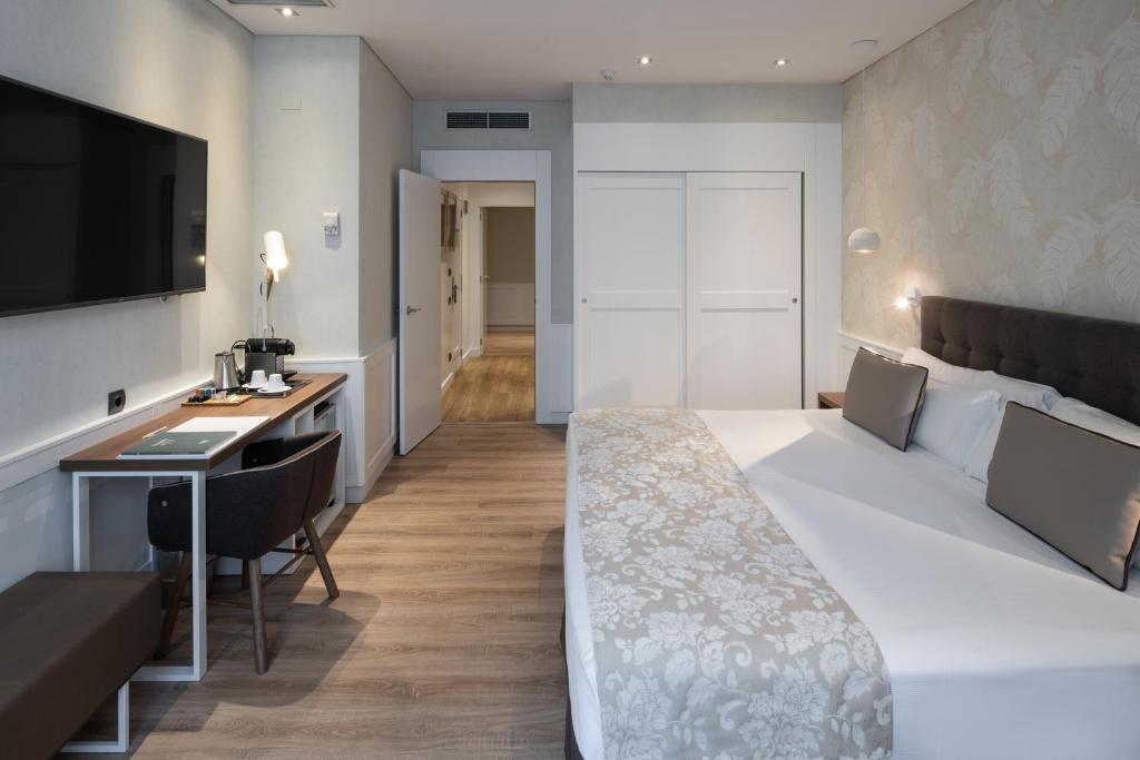 Cama o camas de una habitación en Catalonia Puerta del Sol