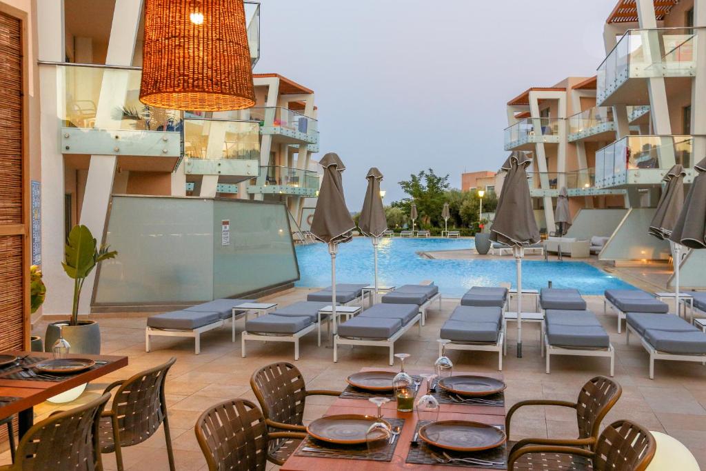 Bazén v ubytování Eden Roc Resort - All Inclusive nebo v jeho okolí