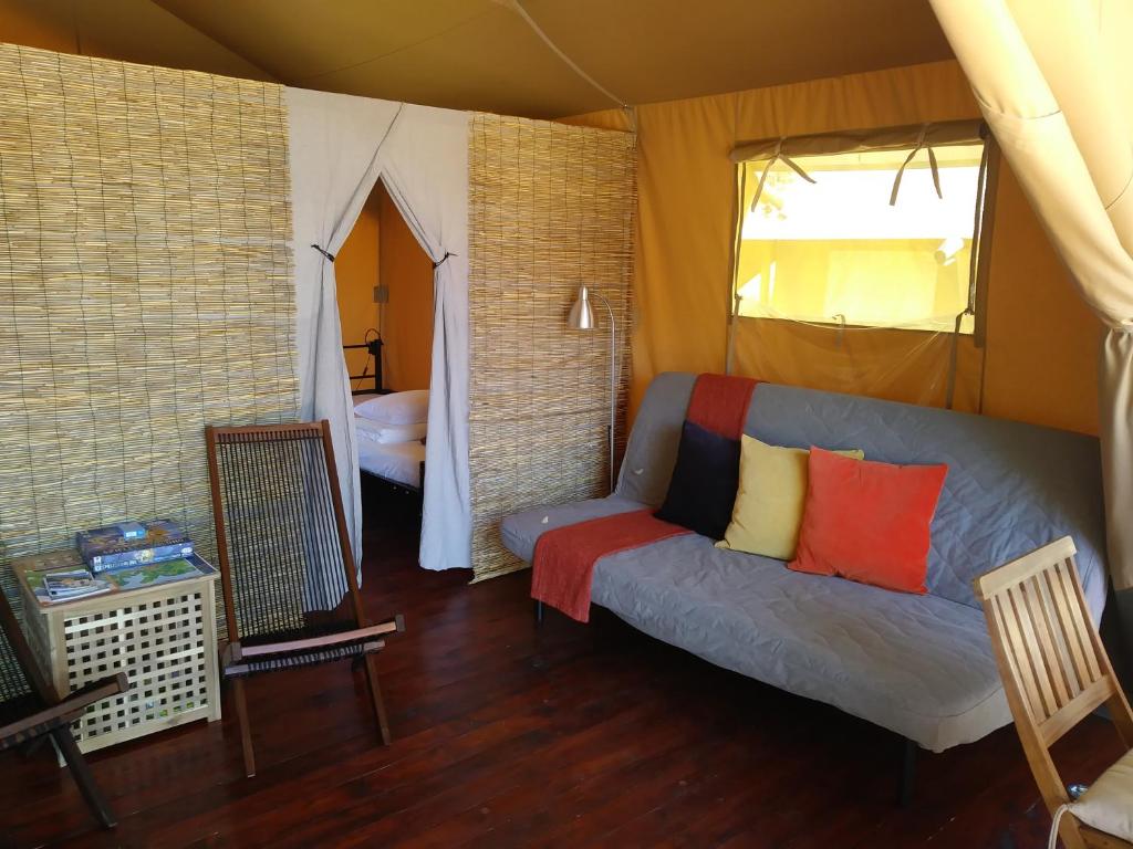 Posezení v ubytování Losinj Glamping - Camp Čikat - Wild