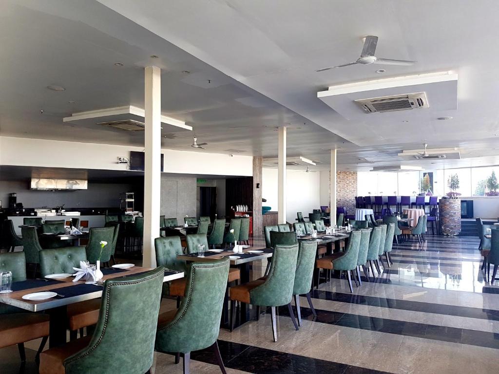 Restaurace v ubytování Pal Heights Mantra