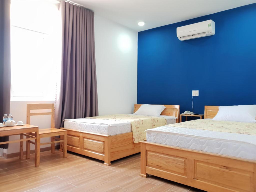 Кровать или кровати в номере Phú tài center hotel