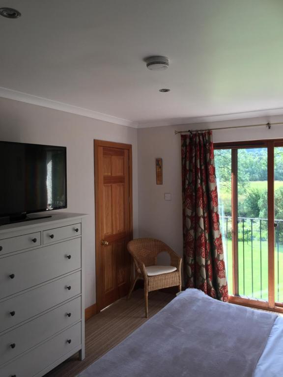 Riverside House - Grote King Room