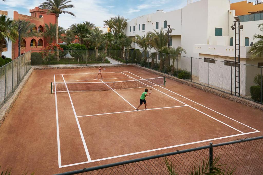 Tenis a/nebo squash v ubytování Bel Air Azur Resort (Adults Only) nebo okolí