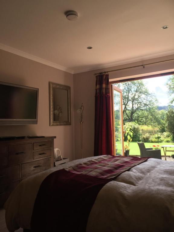 Riverside House - Deluxe King Studio