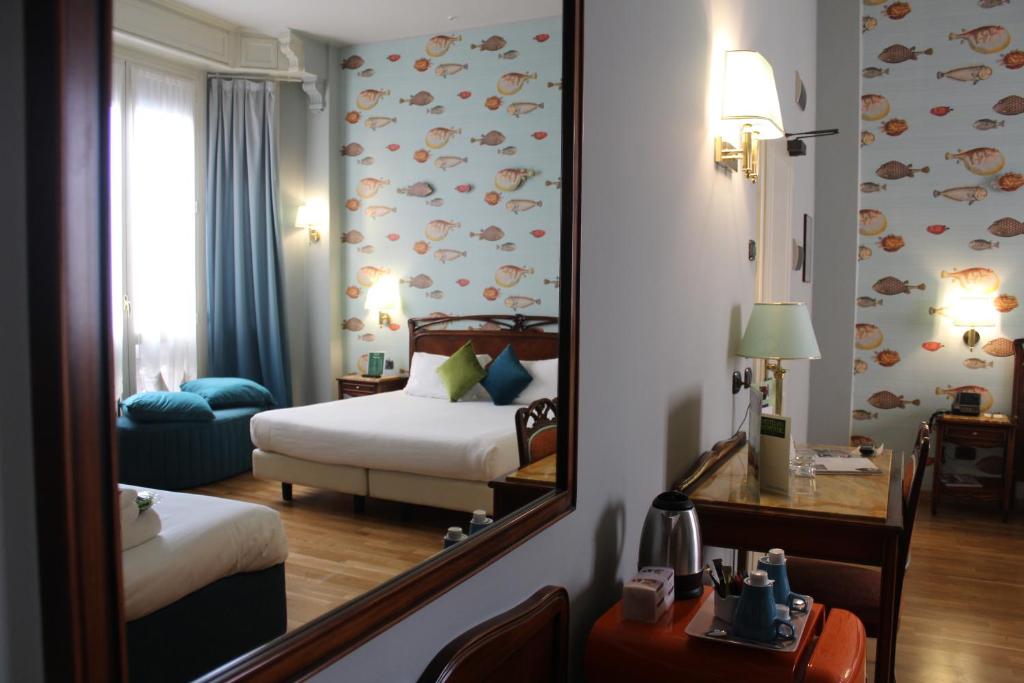 Postel nebo postele na pokoji v ubytování Hotel Continental Genova