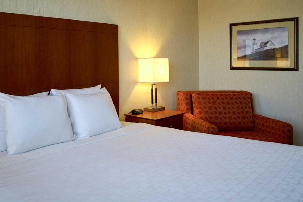 Clarion Hotel Airport - King Room - No Fumadores