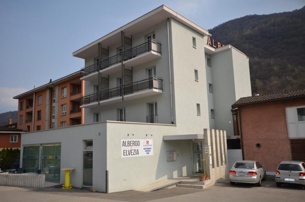 Nespecifikovaný výhled na hory nebo výhled na hory při pohledu z hotelu