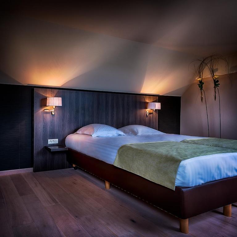 Postel nebo postele na pokoji v ubytování Cleythil Hotel