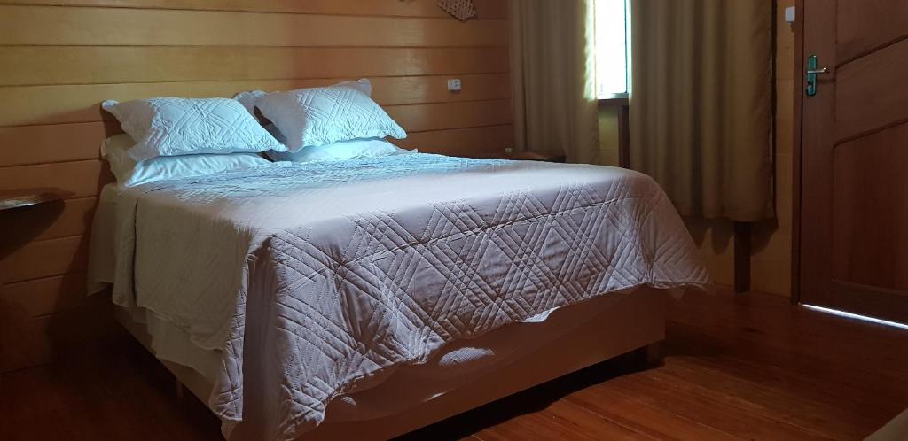 Postel nebo postele na pokoji v ubytování Amazon Arowana Lodge