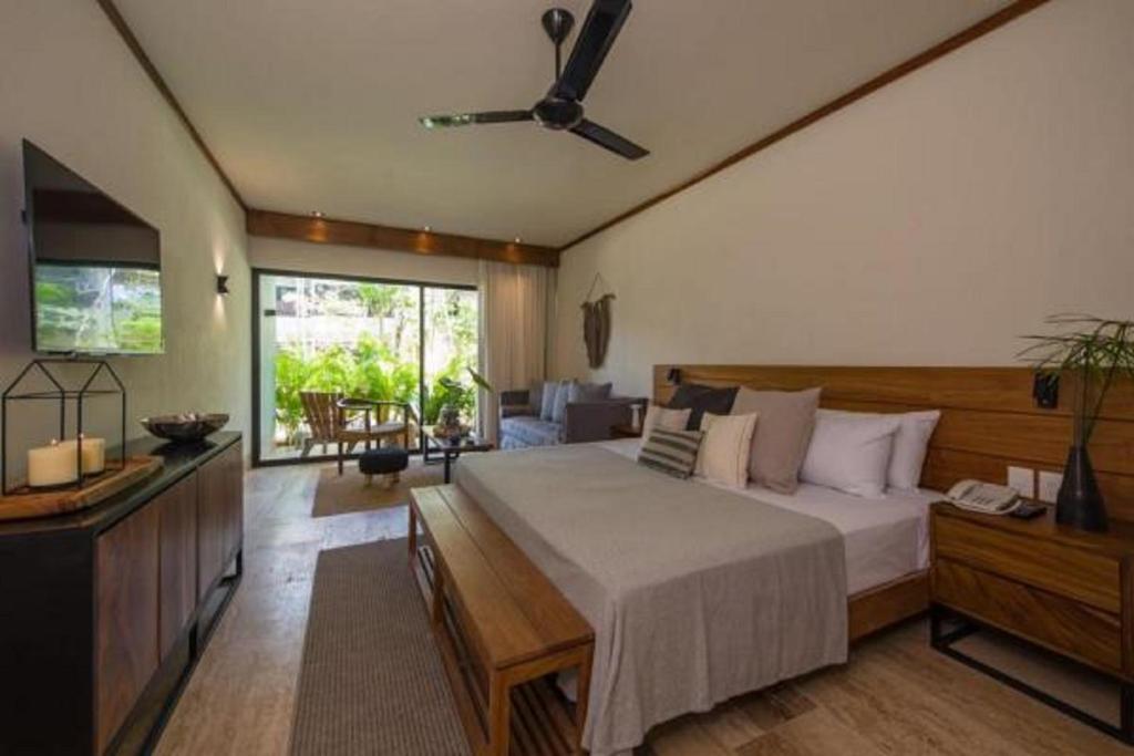 Postel nebo postele na pokoji v ubytování Kimpton Aluna Resort Tulum by IHG