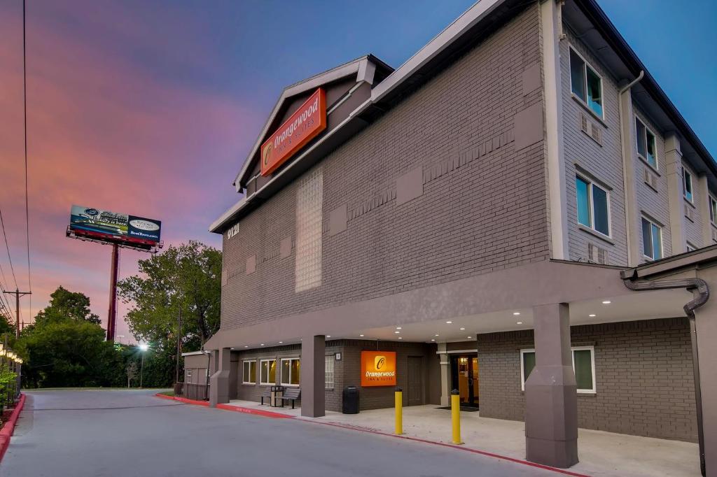 Orangewood Inn and Suites Midtown photo
